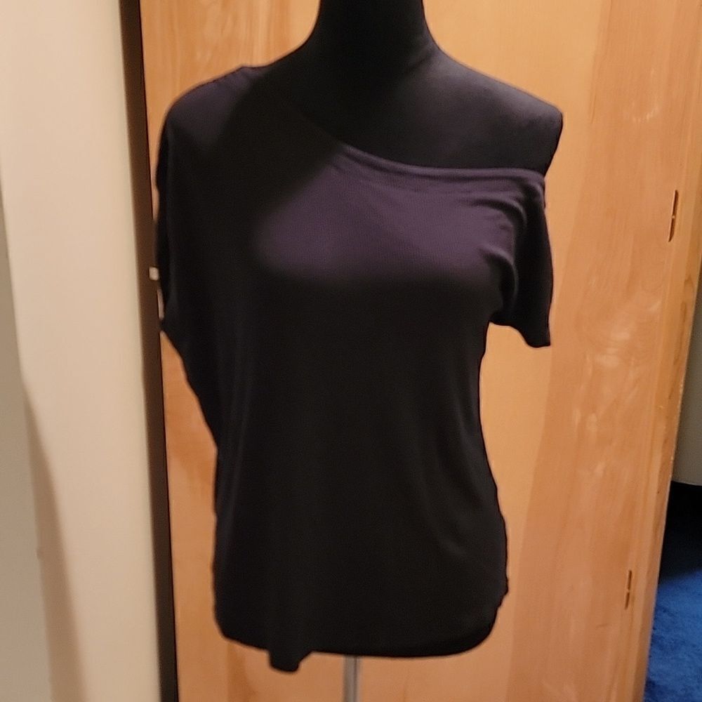 Threads 4 Thought black off the shoulder top. Sz med